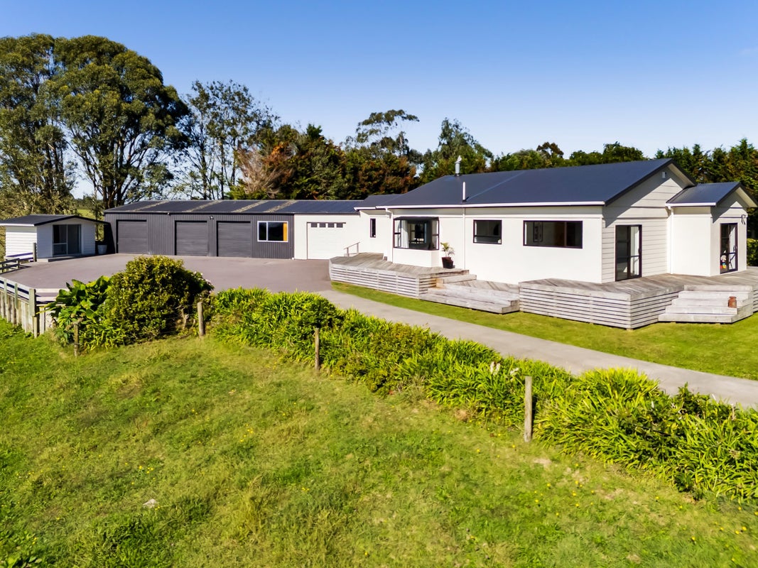 805 Richmond Road, Lepperton, New Plymouth - Carousel 1