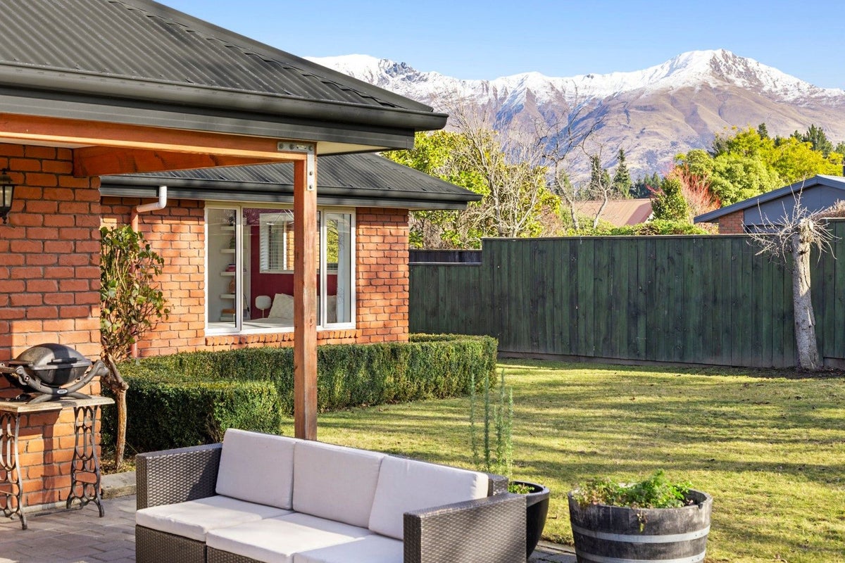 92 Mount Iron Drive, Wanaka - Carousel 1