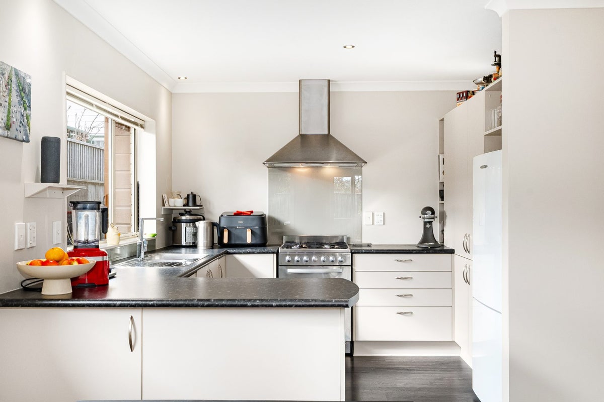 29B Horokiwi Road West, Newlands, Wellington - Carousel 2
