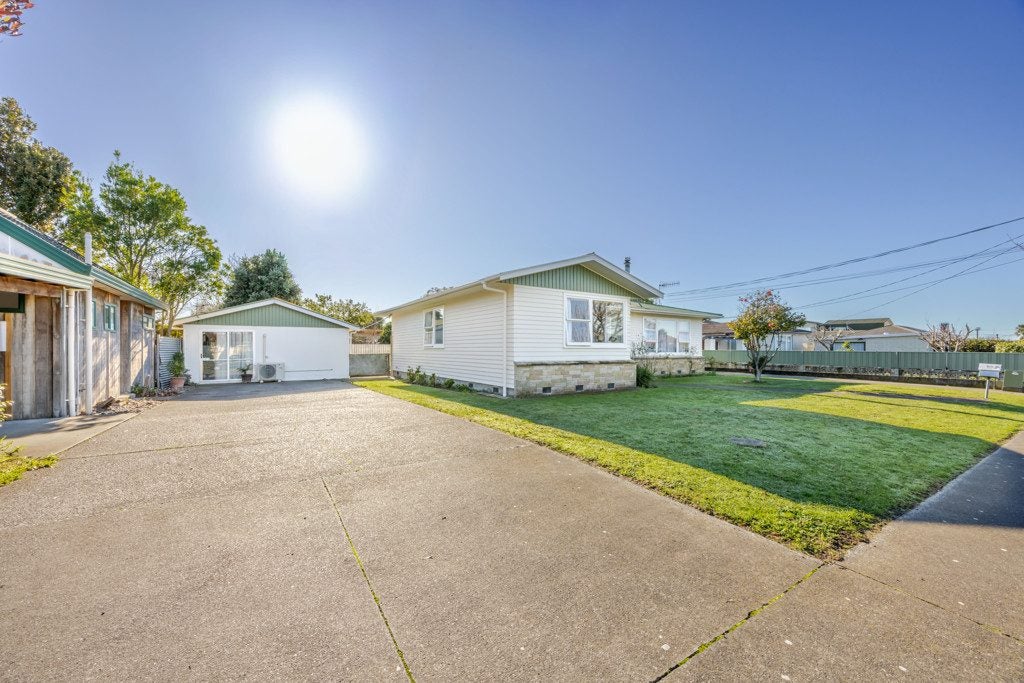 18 Howard Road, Taradale, Napier, Hawke's Bay - Carousel 2