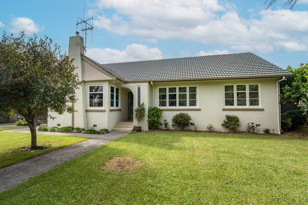 37 Storey Avenue, Forest Lake, Hamilton - Carousel 1