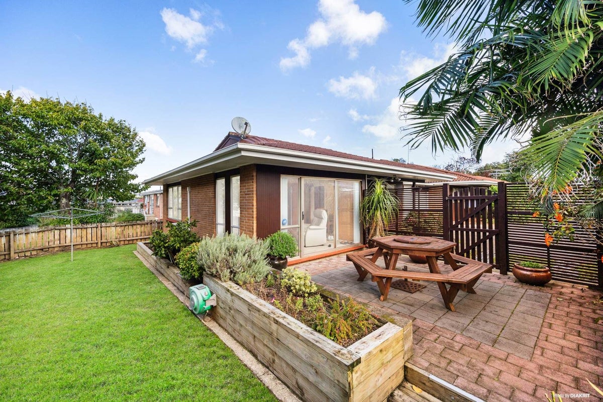 2/172 Pigeon Mountain Road, Half Moon Bay, Auckland - Carousel 2
