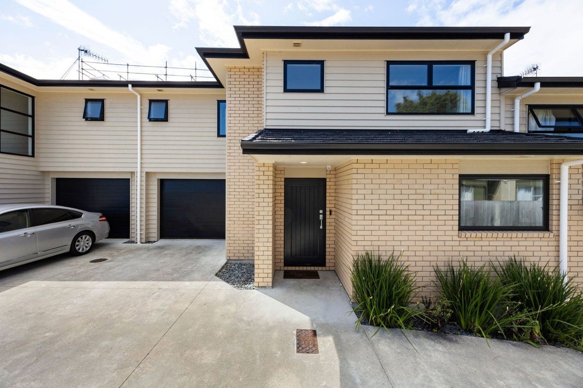 2/3 Manning Street, Hamilton Central, Hamilton - Carousel 1