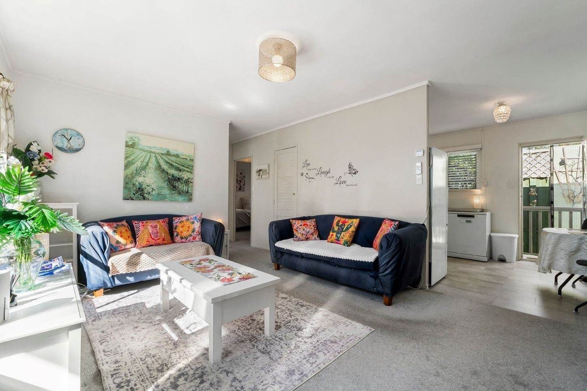 2/54 Finch Street, Western Springs, Auckland - Carousel 2