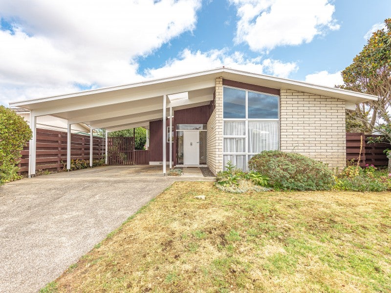 4 Exeter Crescent, Springvale, Whanganui - Carousel 1