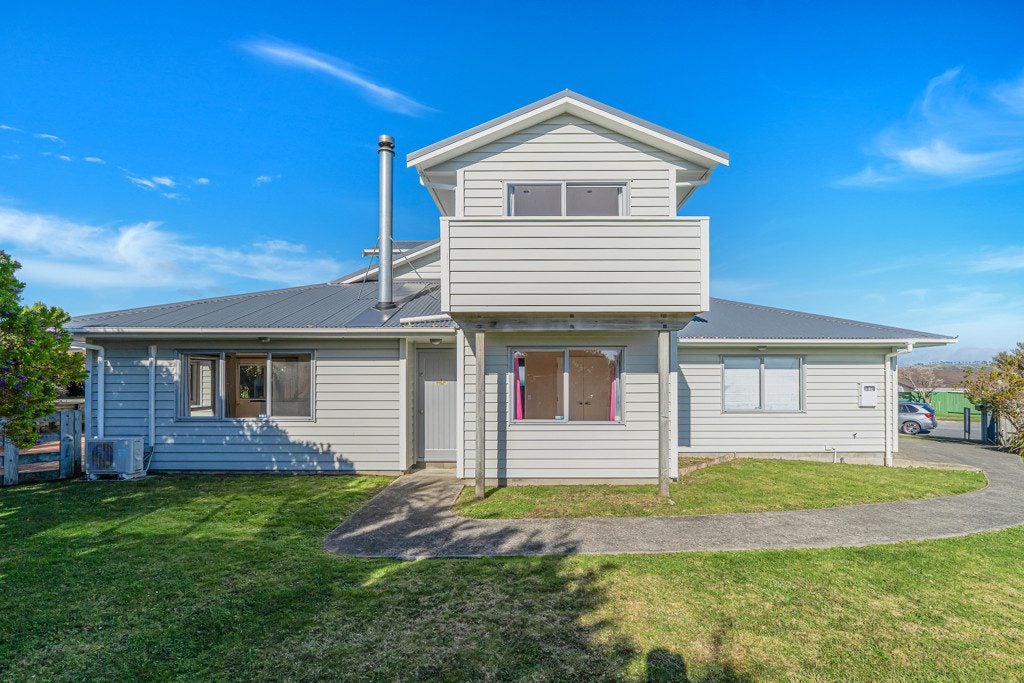 35 Cleat Street, Whitby, Porirua - Carousel 1
