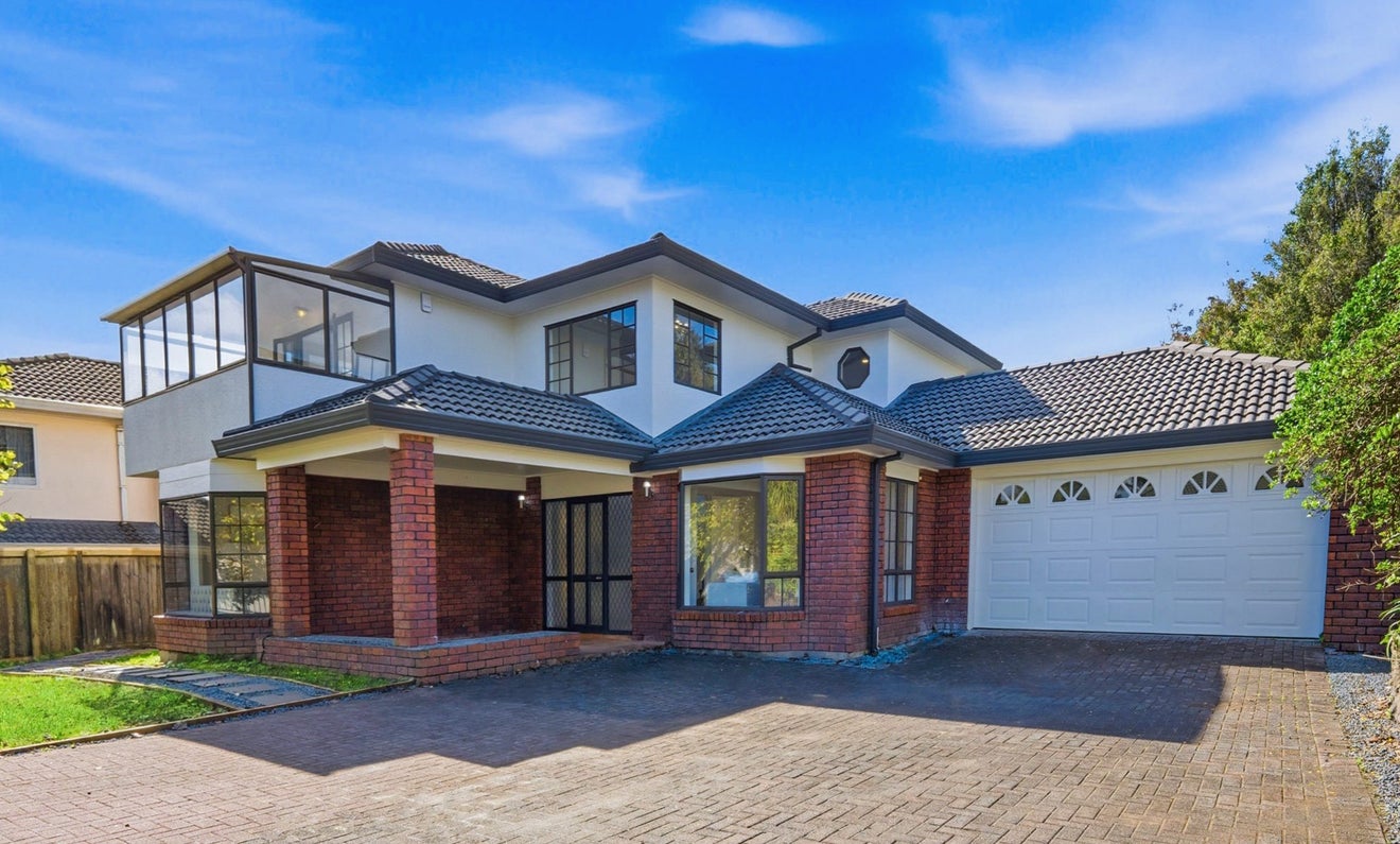 8 Capistrano Mews, Goodwood Heights, Auckland - Carousel 2