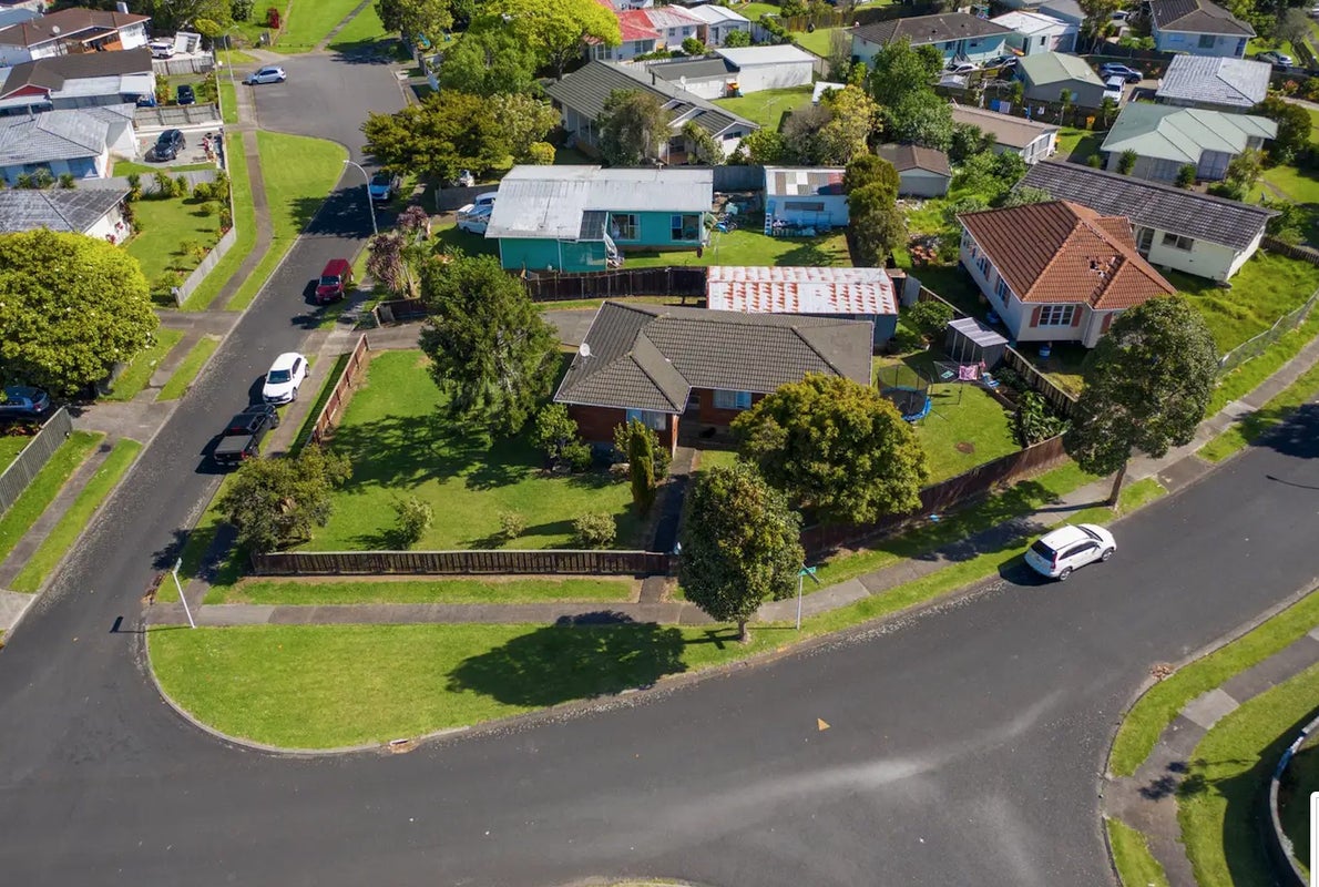 4 Staverton Crescent, Mangere, Auckland - Carousel 1