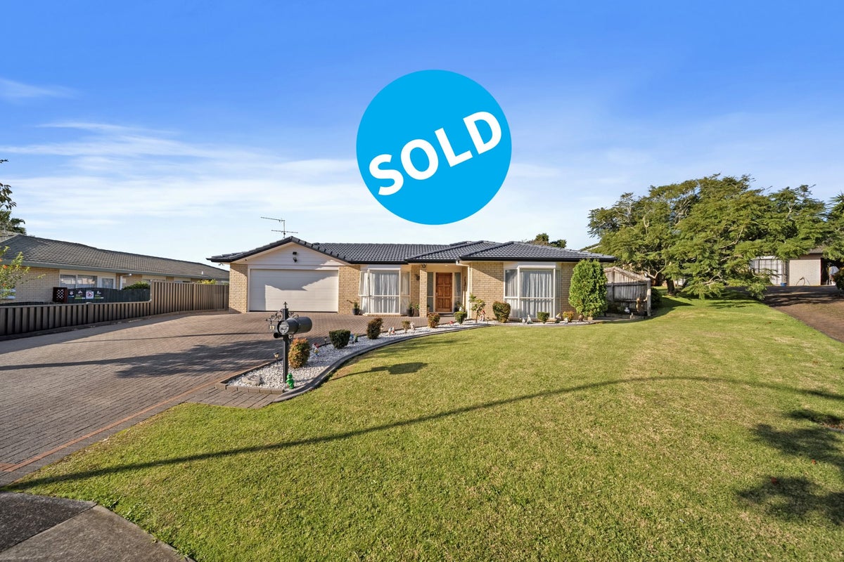 17 Flora Place, Wattle Downs, Auckland - Carousel 1