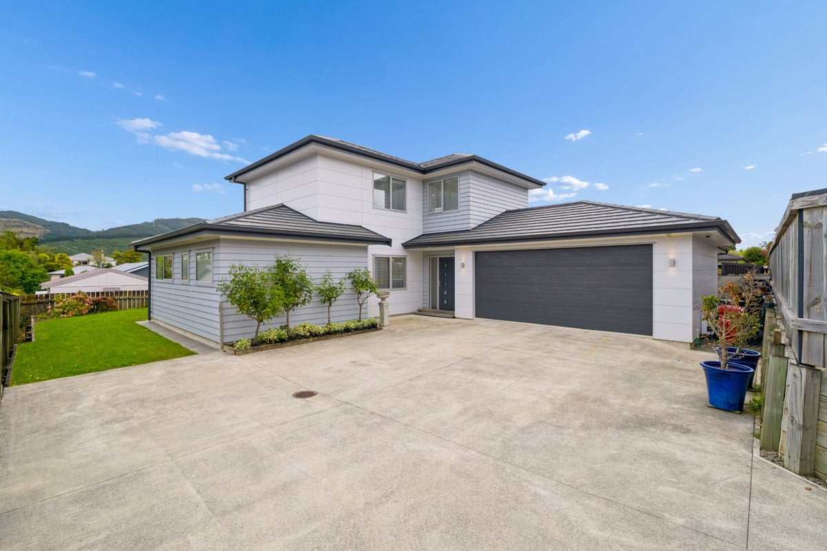 7 Marlborough Street, Silverstream, Upper Hutt - Carousel 1