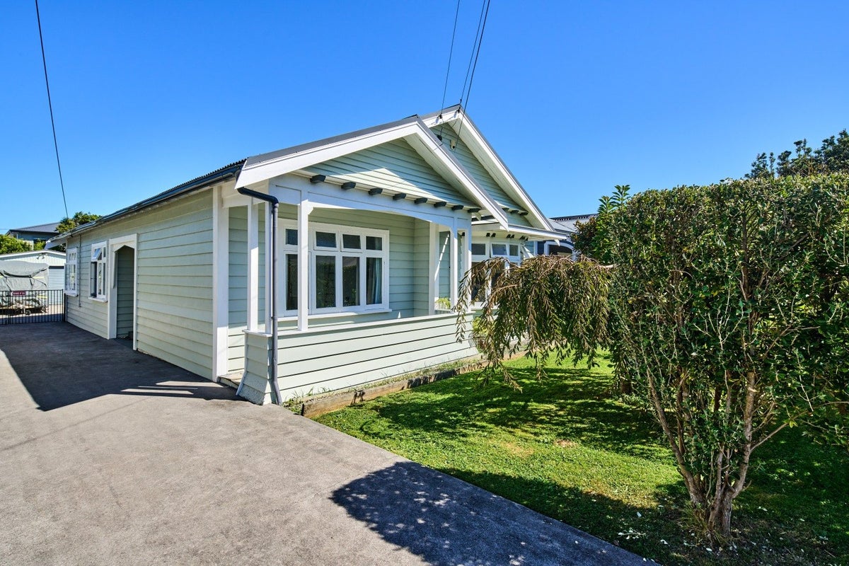 22 Central Terrace, Alicetown, Lower Hutt - Carousel 1