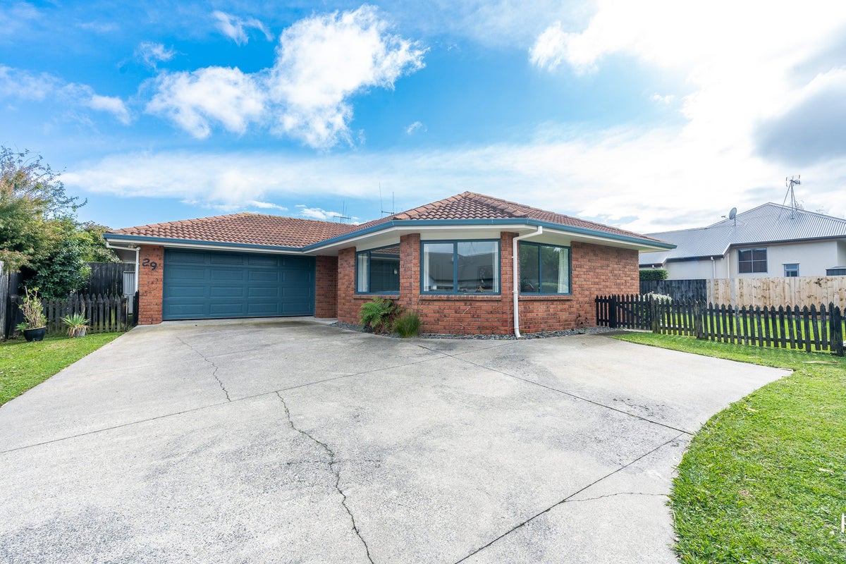 29 Somerton Drive, Huntington, Hamilton - Carousel 1