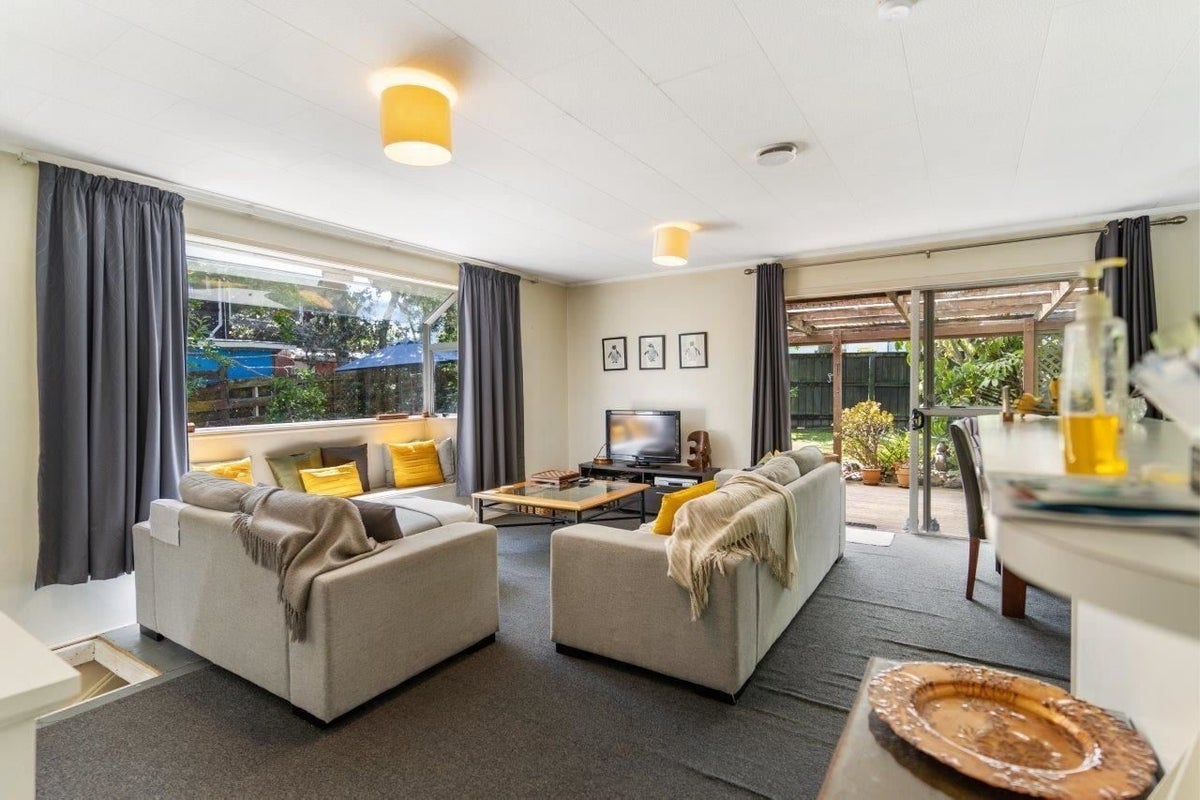 121 Oreil Avenue, West Harbour, Waitakere City, Auckland - Carousel 1