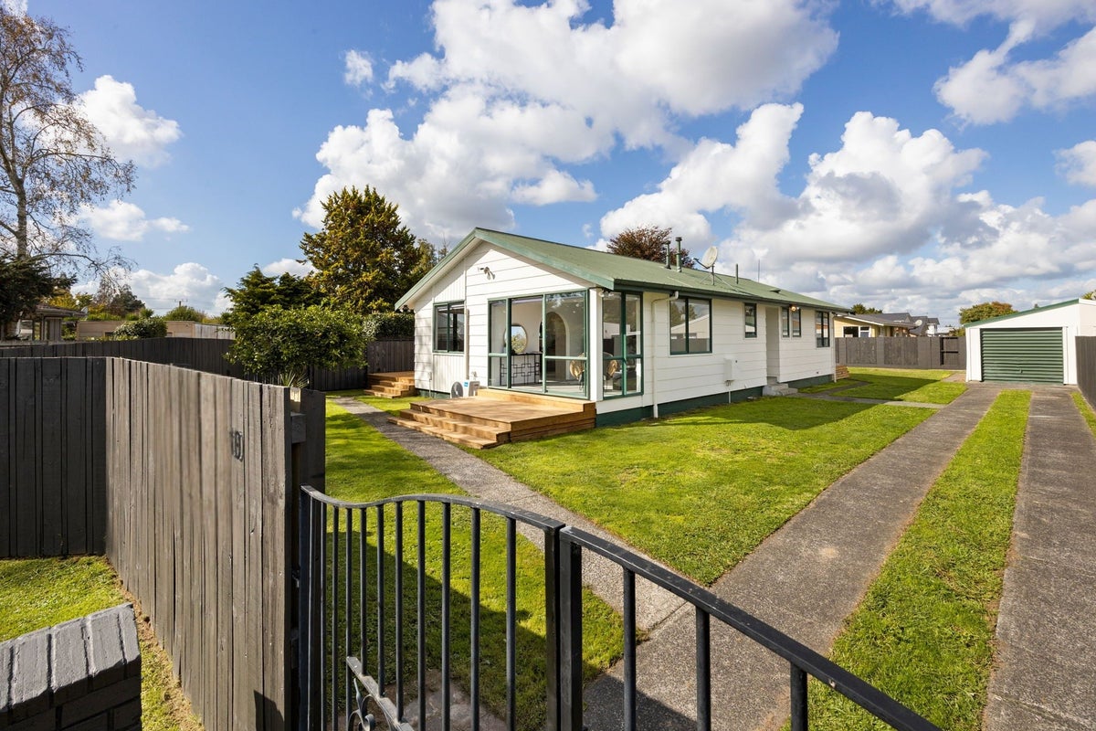 10 Johannes Court, Nawton, Hamilton - Carousel 1