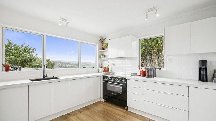 14 Truro Road, Camborne, Porirua - Carousel 1