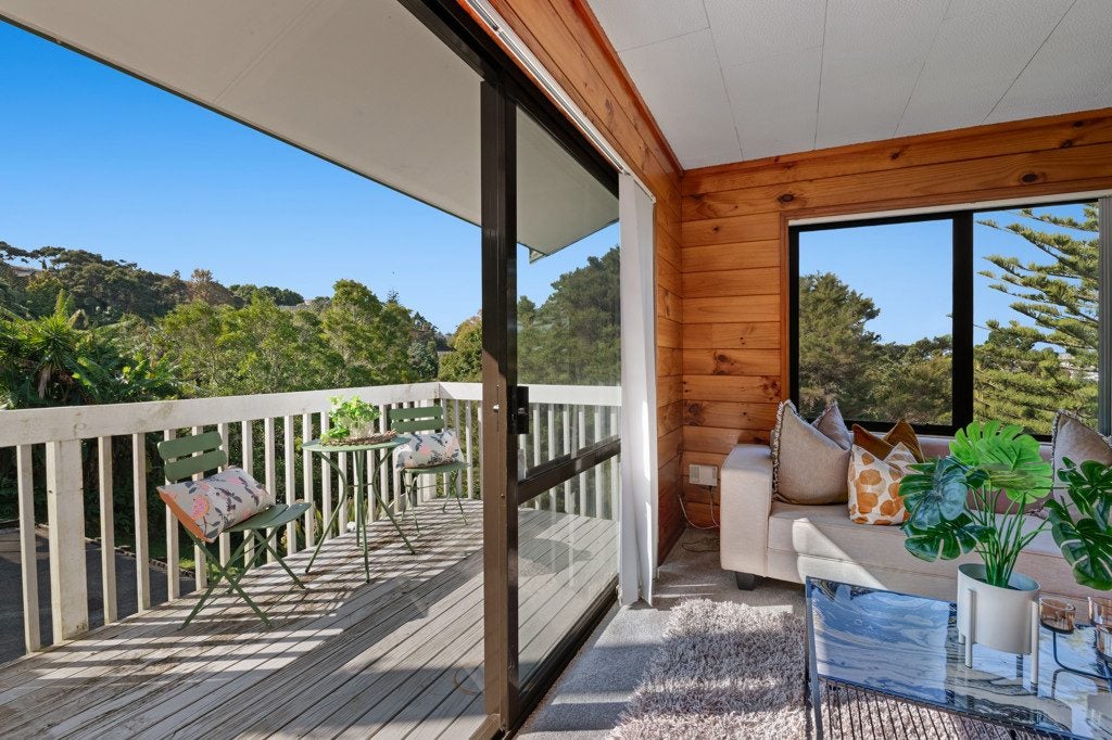 16 Noeleen Street, Glenfield, Auckland - Carousel 2