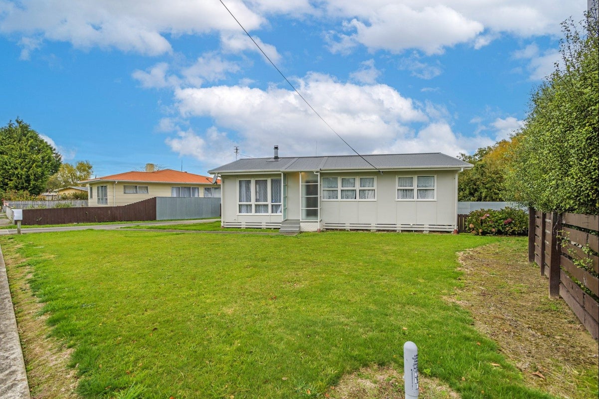42 Seddon Street, Feilding, Feilding - Carousel 1