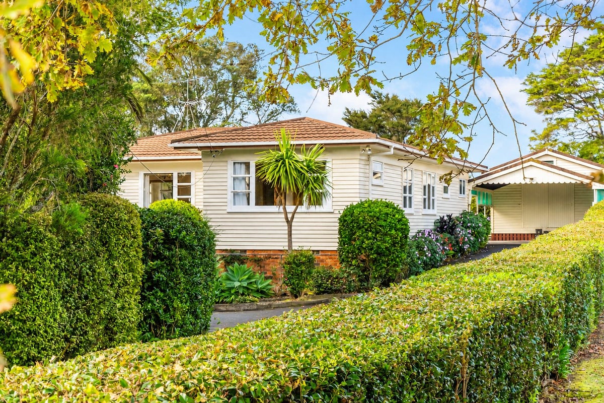 40 Avonleigh Road, Green Bay, Auckland - Carousel 1