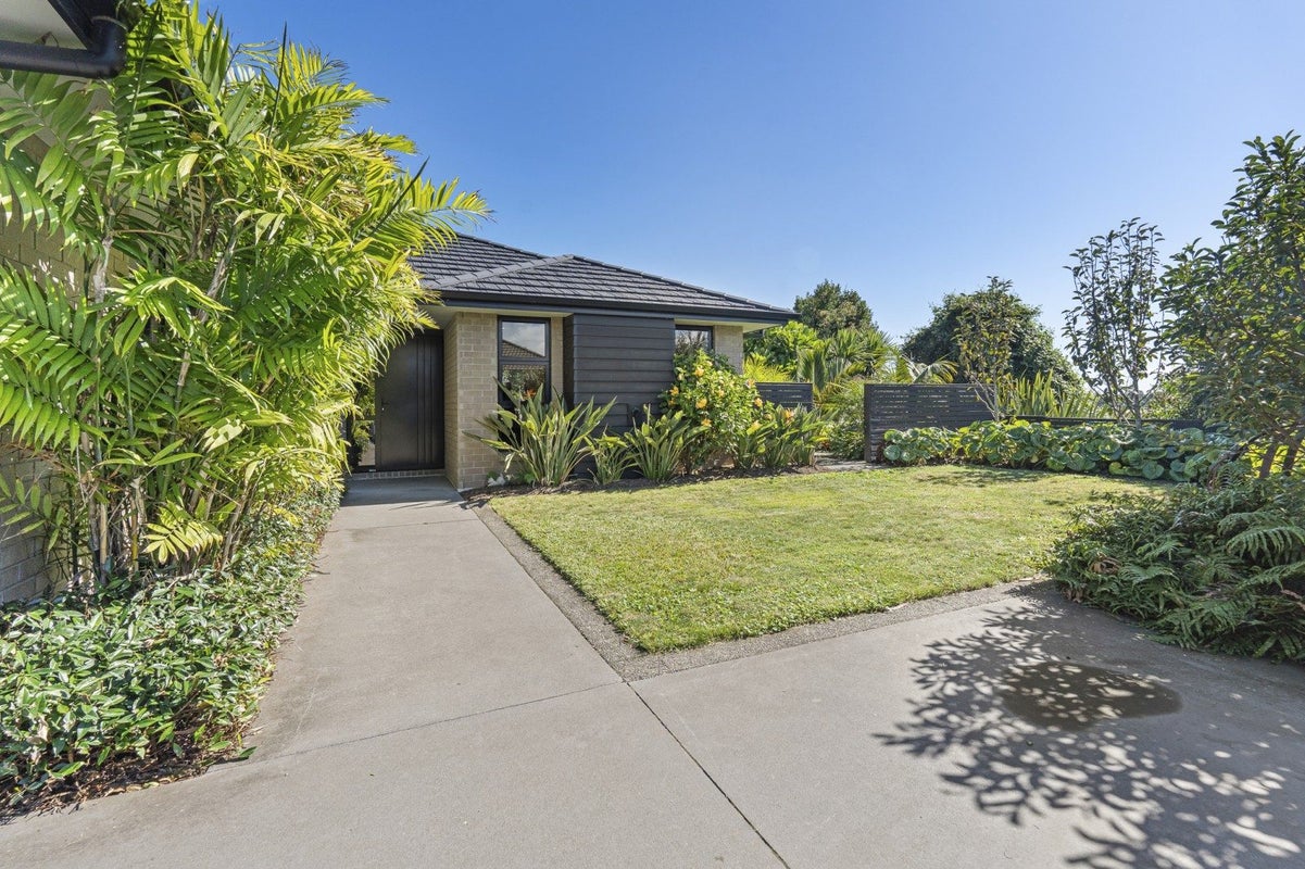 5 Cessna Lane, Glen Avon, New Plymouth - Carousel 1