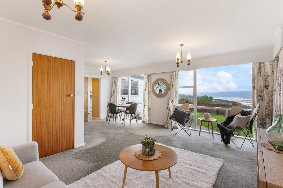 48 Somes Crescent, Newlands, Wellington - Carousel 1