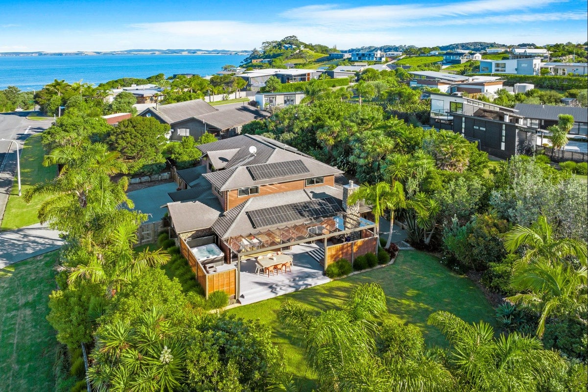 2 Wonderview Road, Leigh, Leigh - Carousel 1