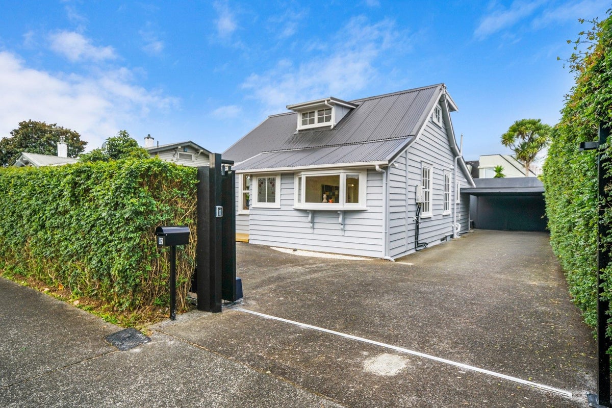 82 The Drive, Epsom, Auckland - Carousel 1