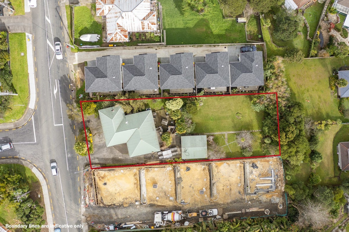 131 Arran Road, Browns Bay, Auckland - Carousel 1