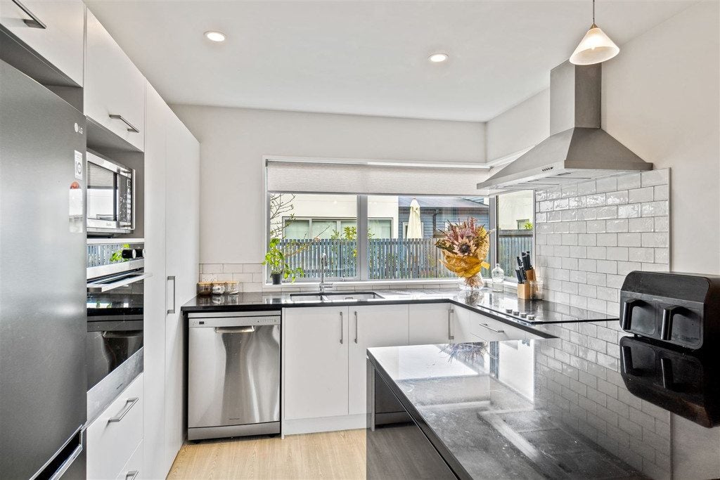 3 Longueval Lane, Broomfield, Christchurch - Carousel 2