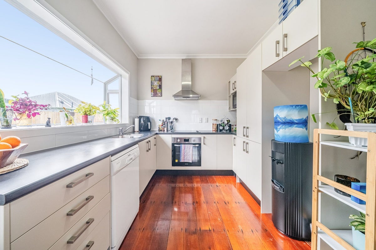 53A Guthrie Street, Waterloo, Lower Hutt - Carousel 2