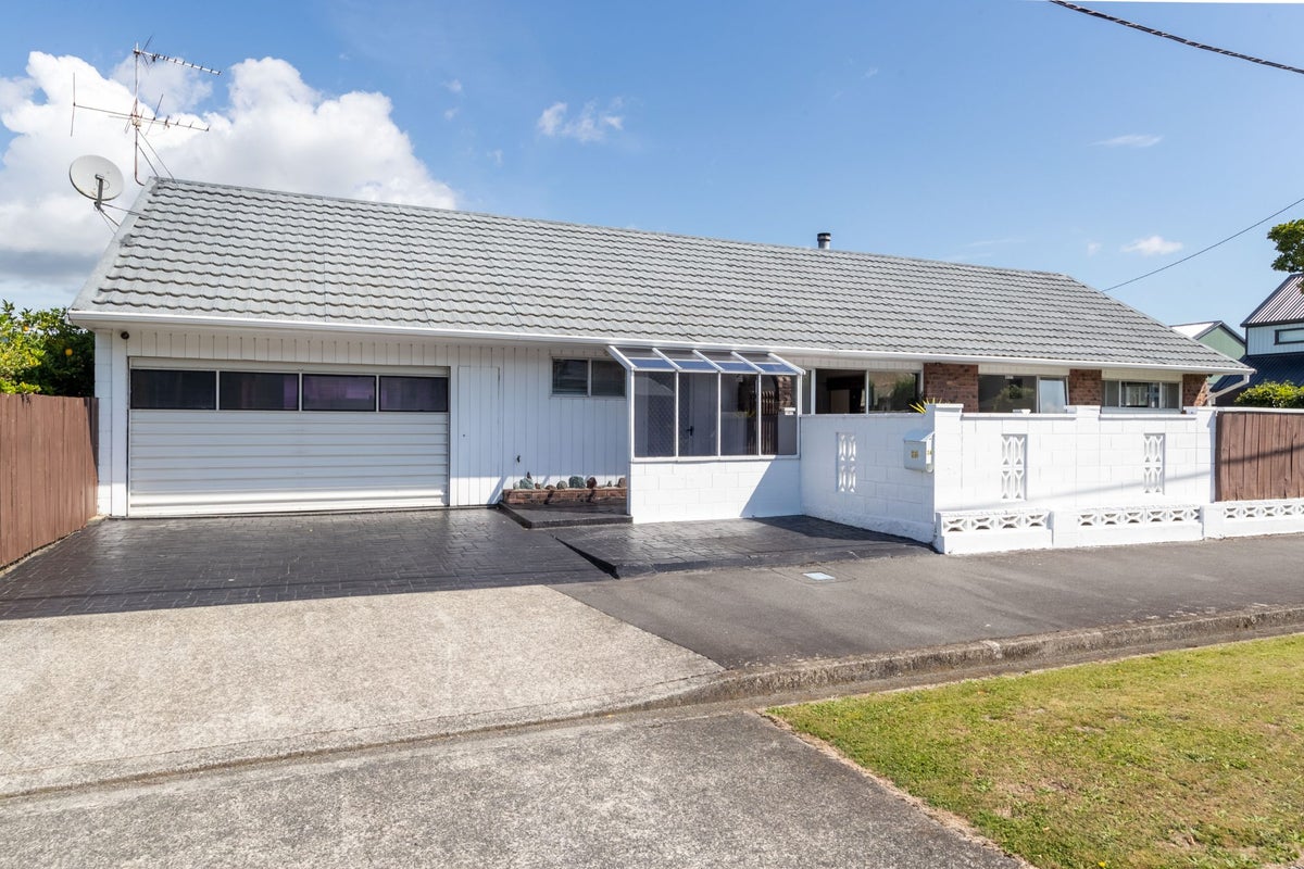 2A Victoria Street, Ebdentown, Upper Hutt - Carousel 2