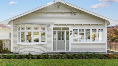 4 Collier Avenue, Karori, Wellington - Carousel 1
