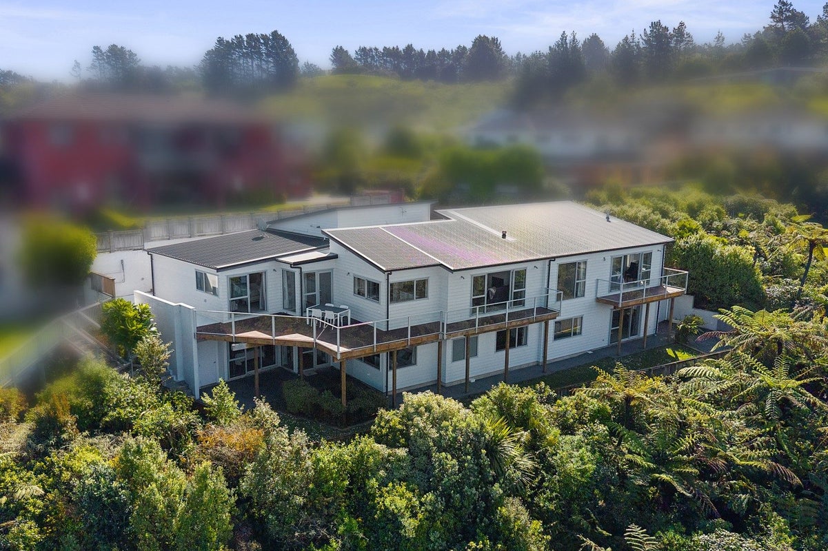 34 Arahiwi Grove, Tirohanga, Lower Hutt - Carousel 2