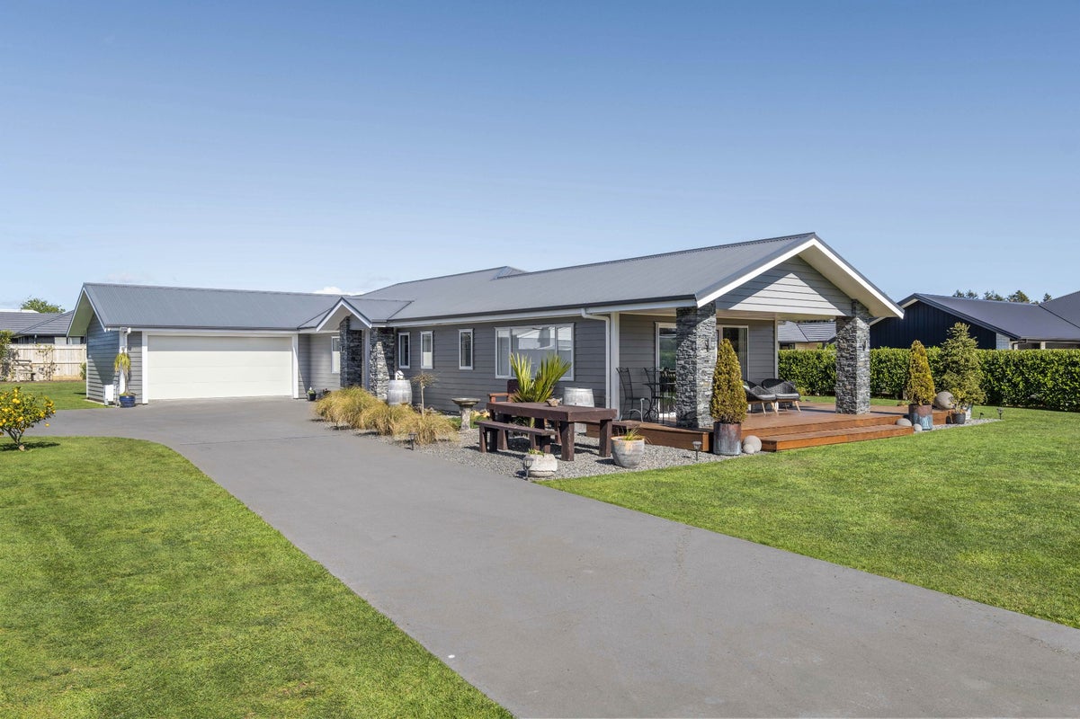 7 Cross Street, Lepperton, New Plymouth - Carousel 1
