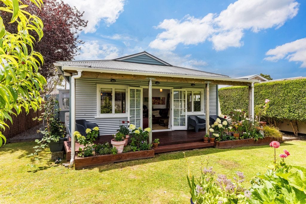 41 Royal Street, Upper Hutt Central, Upper Hutt - Carousel 1