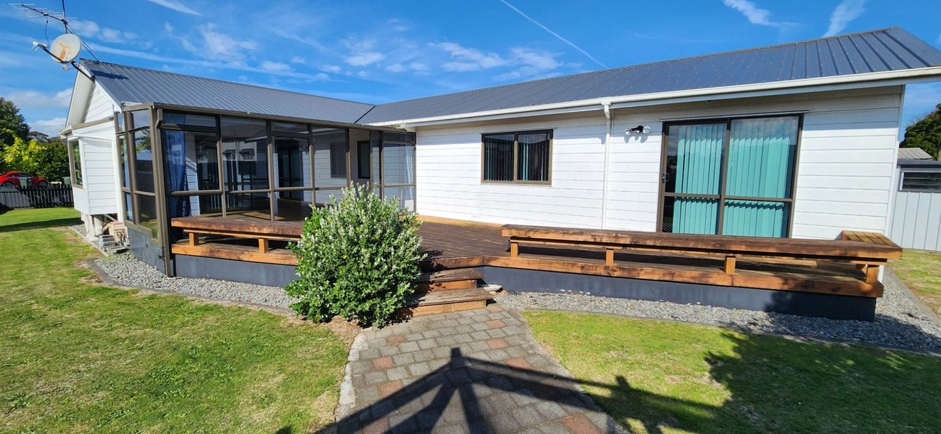 11 Heather Lea, Hawera - Carousel 2