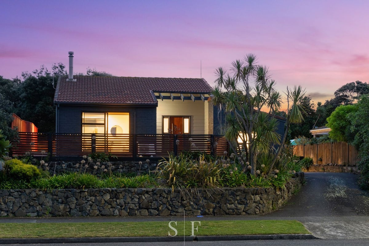 179 Tutere Street, Waikanae Beach, Waikanae - Carousel 1