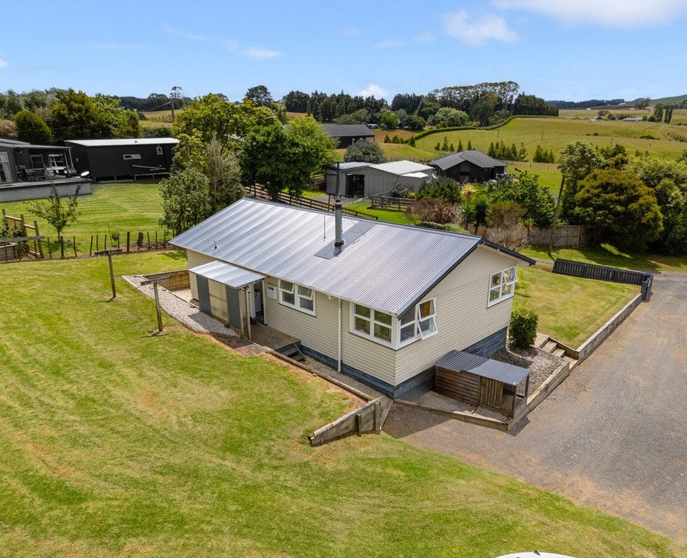 992 Highway 22, Pukekawa, Tuakau - Carousel 11