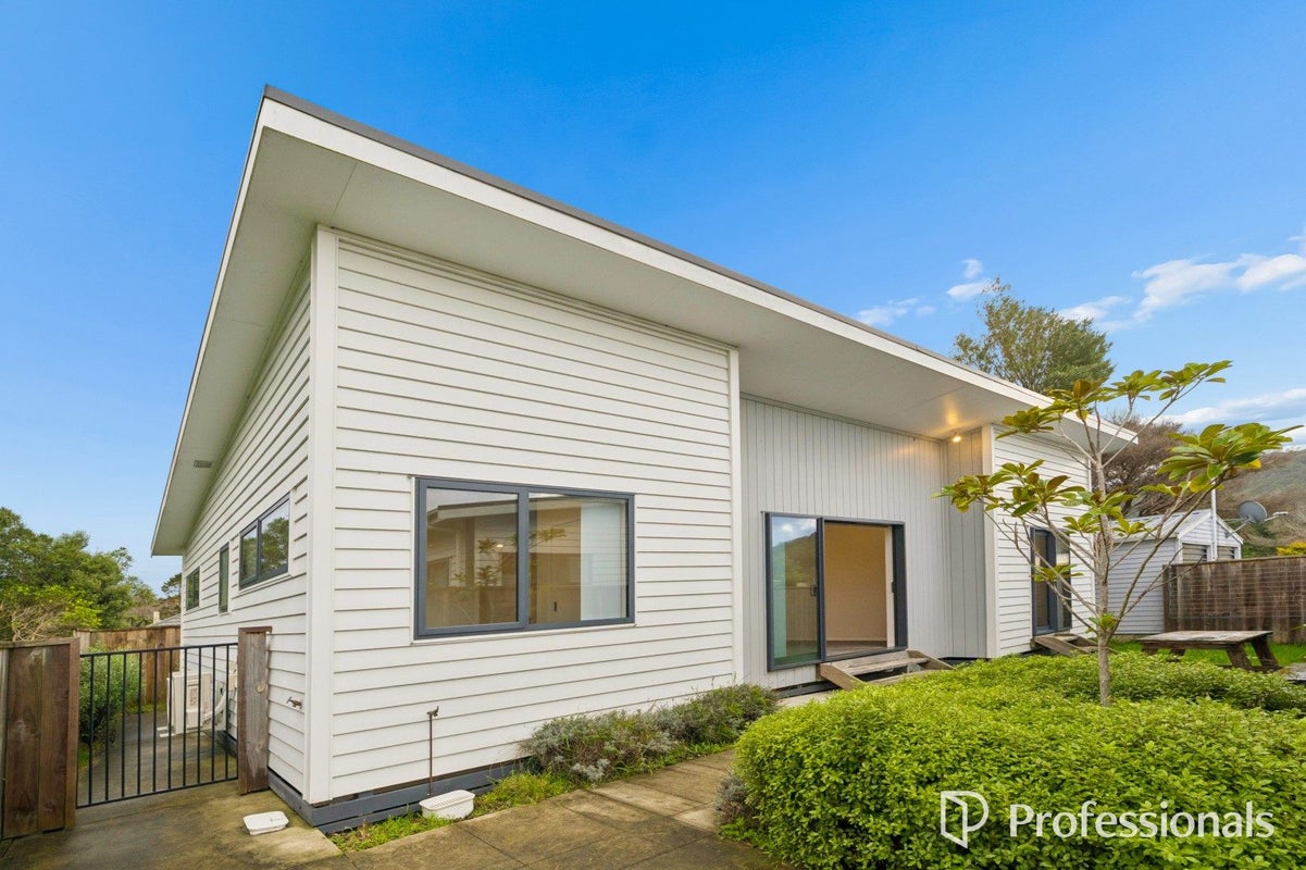 15A Burden Avenue, Wainuiomata, Lower Hutt - Carousel 2