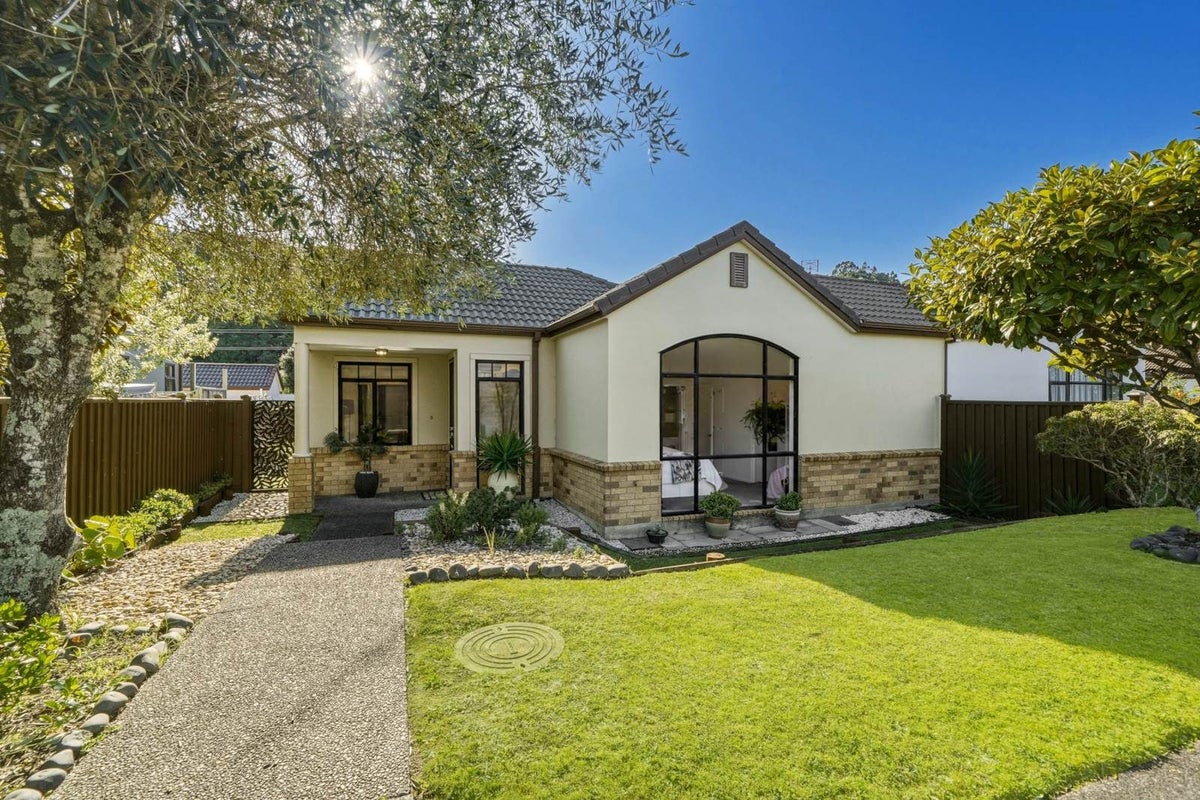 4 Pepperdine Place, Albany, Auckland - Carousel 1