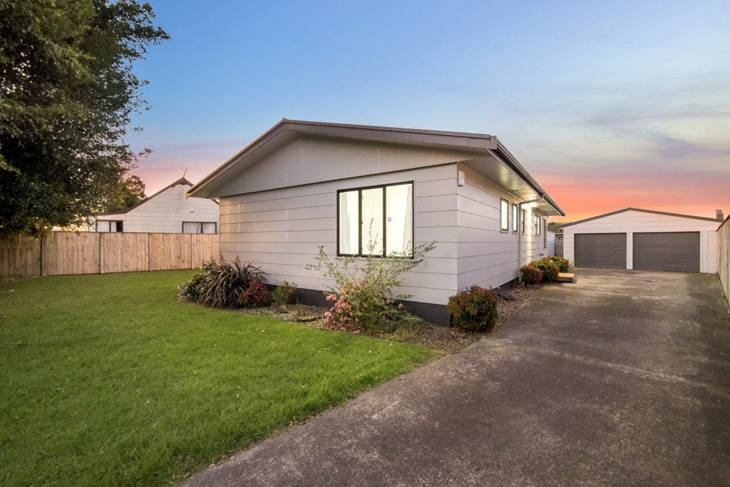76 Eversham Road, Mount Maunganui - Carousel 1