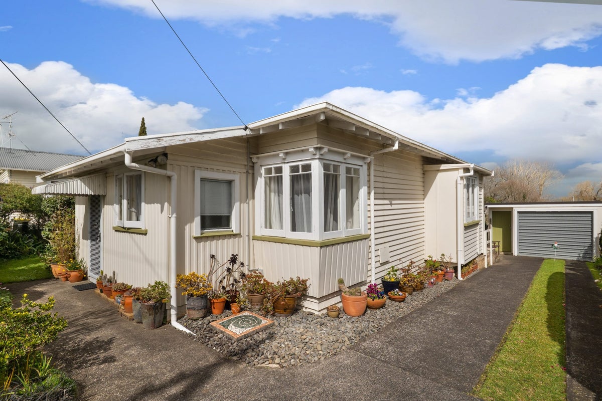 63 Willoughby Street, Paeroa, Paeroa - Carousel 1