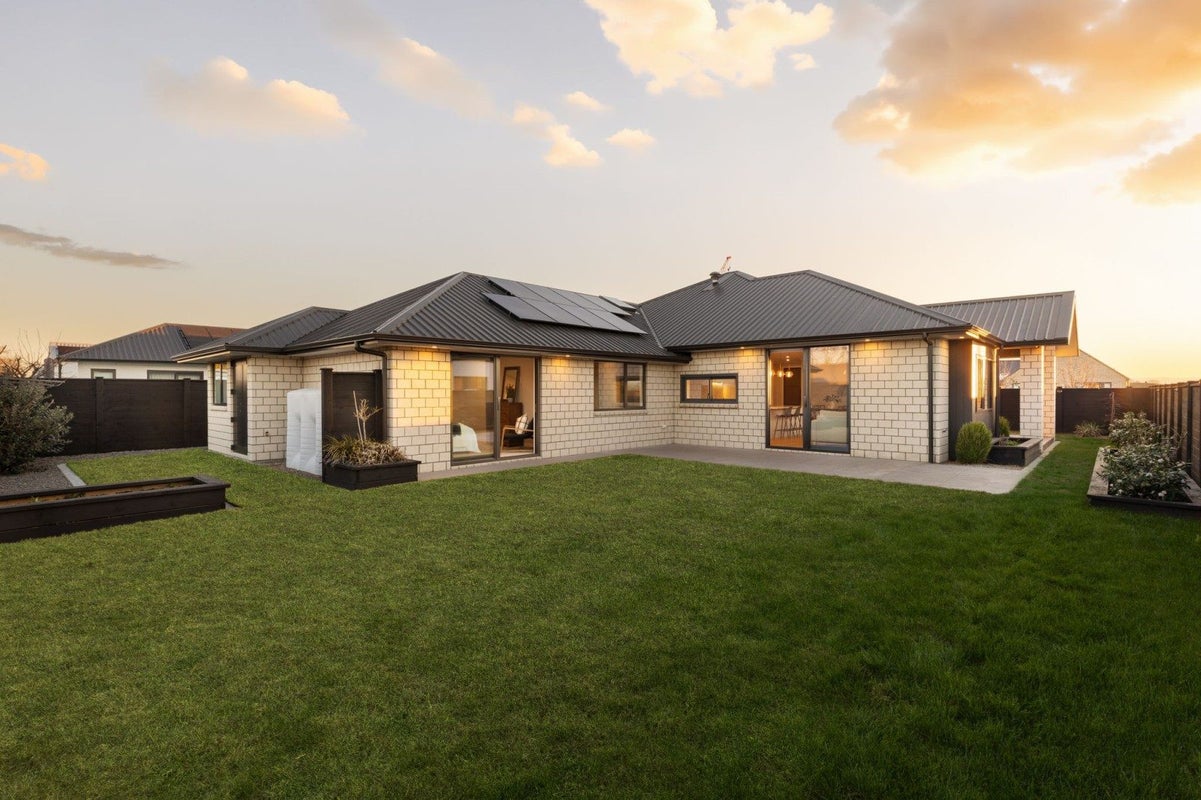 32 Hugo Shaw Drive, Cambridge, Waipa, Waikato - Carousel 1
