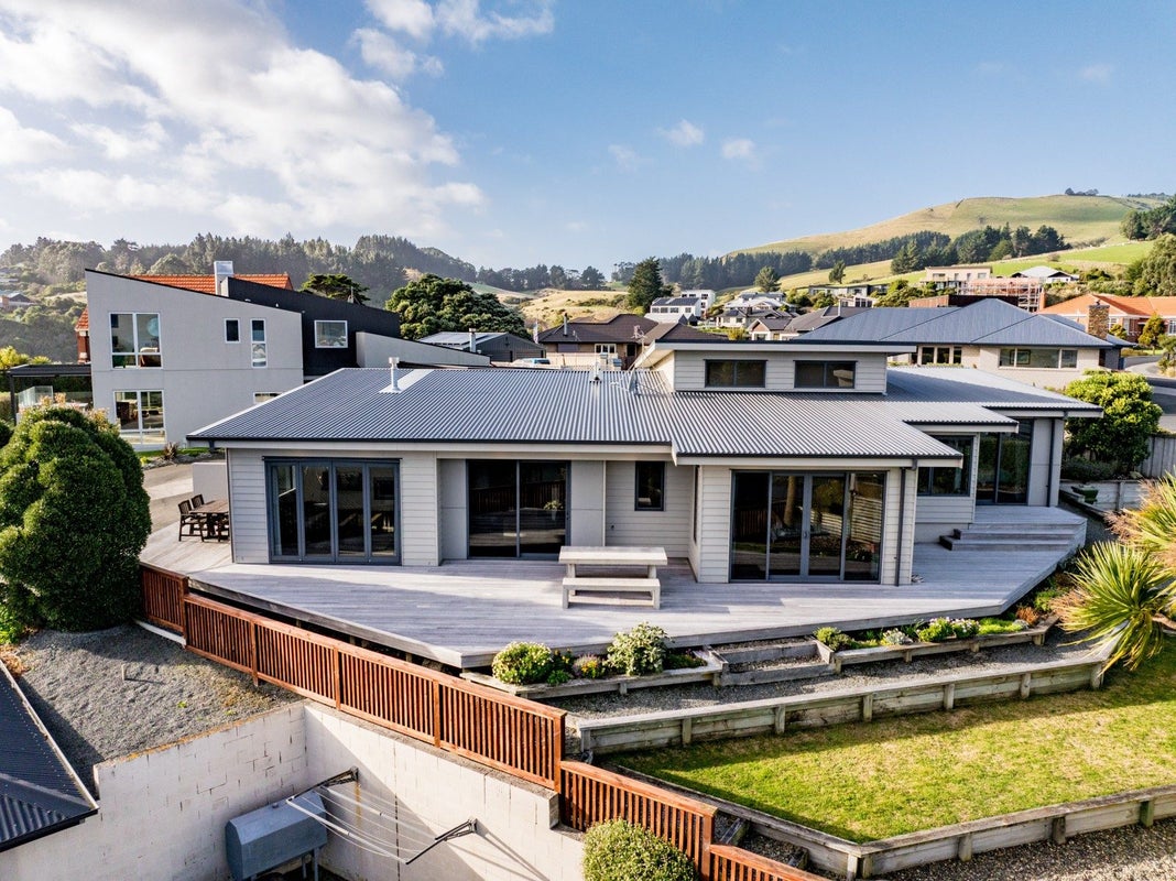 20 Mission Cove, Company Bay, Dunedin - Carousel 1