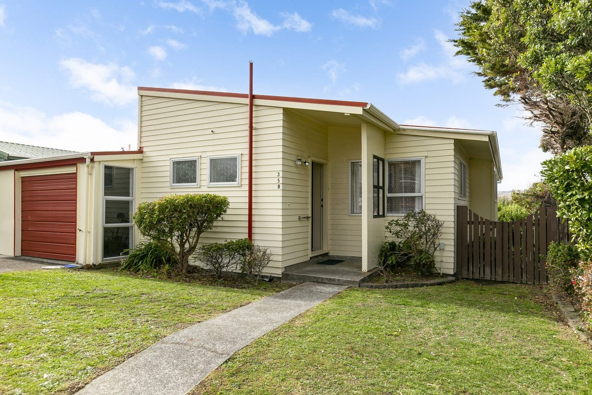 35B Cambrian Street, Churton Park, Wellington - Carousel 1