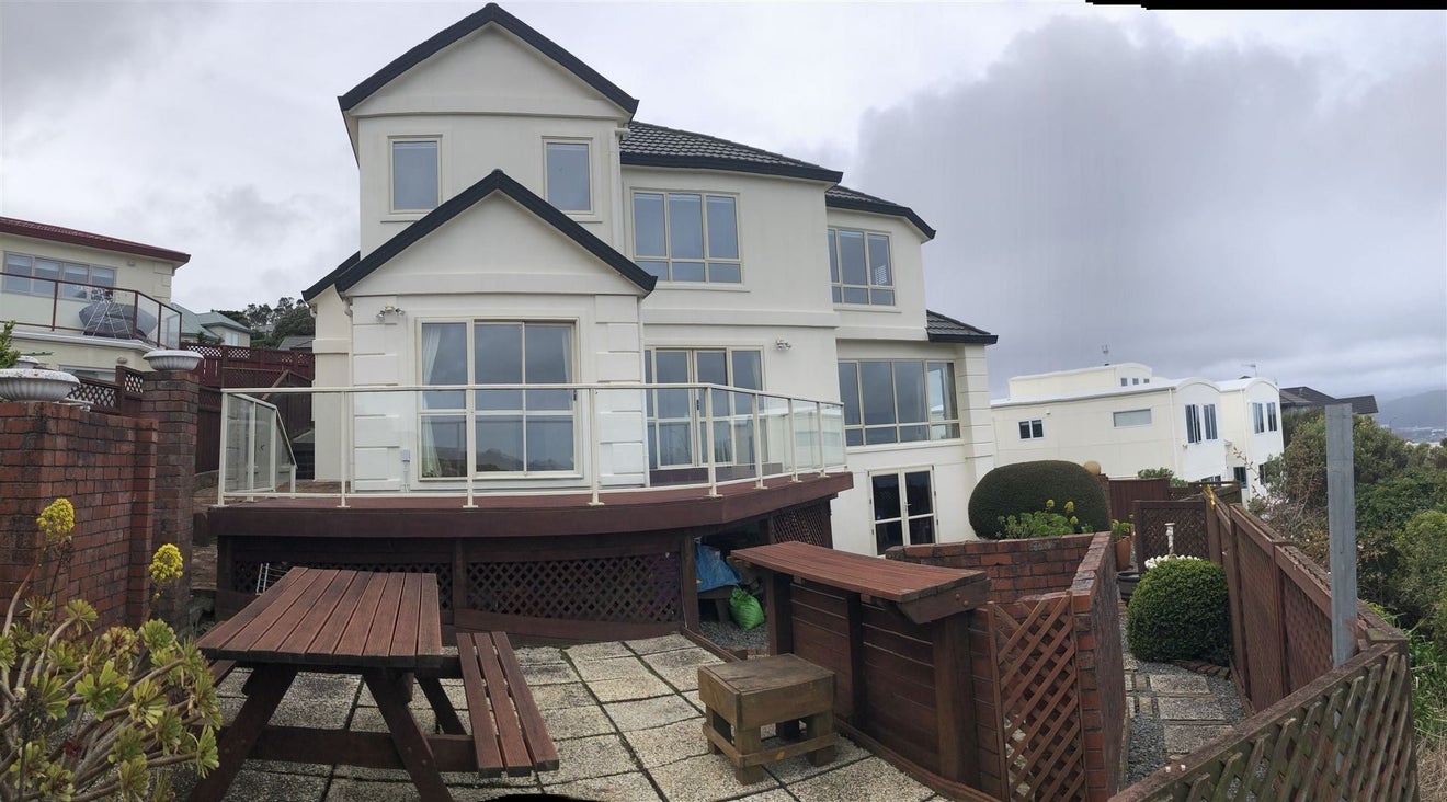 22 Dress Circle, Newlands, Wellington - Carousel 1