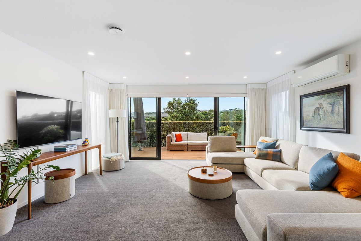 66 Arran Point Parade, Orewa, Orewa - Carousel 2