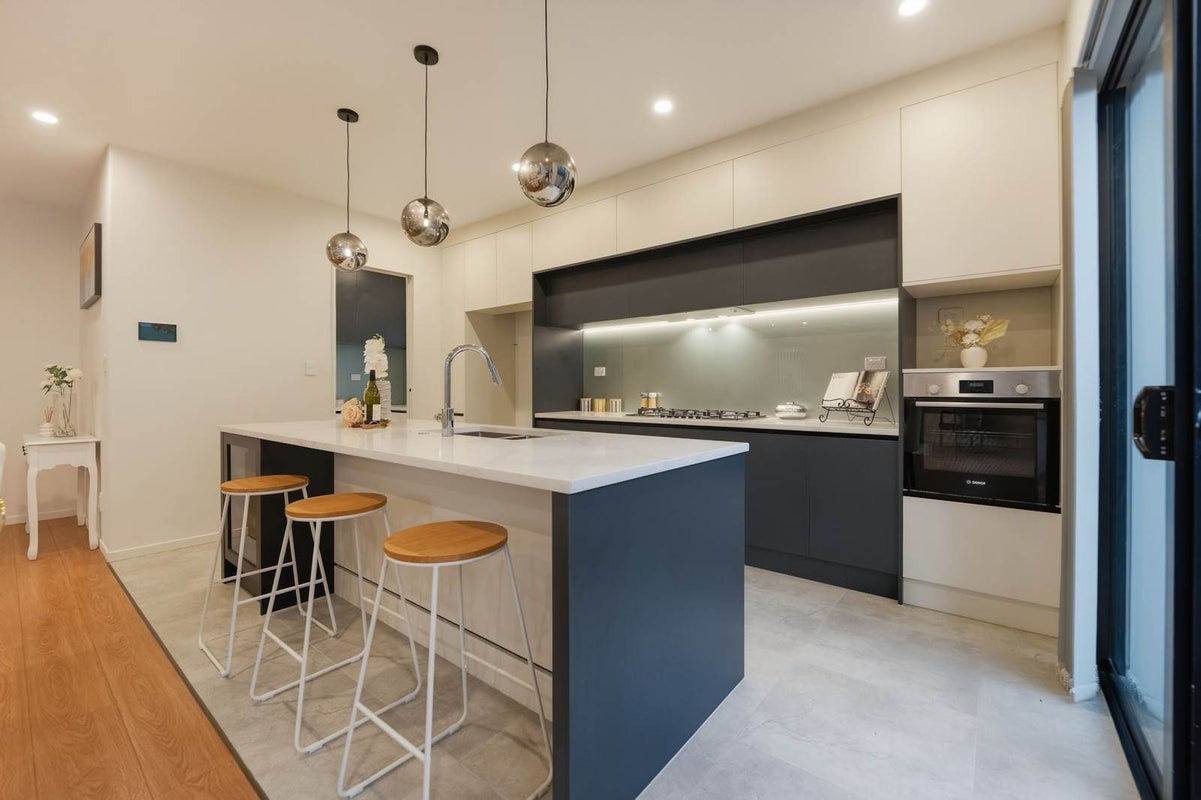 10 Alluvial Street, Flat Bush, Auckland - Carousel 2