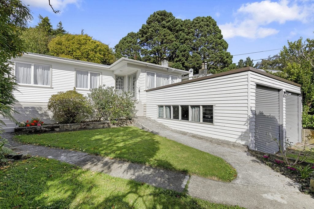 9 Holland Street, Wainuiomata, Lower Hutt - Carousel 1