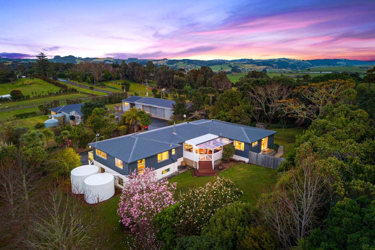 90 Hamilton Road, Waimauku, Waimauku - Carousel 1