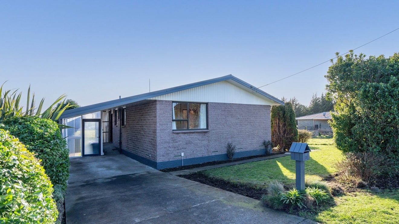 32 Enniskillen Street, Clifton, Invercargill - Carousel 1